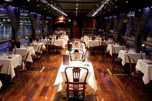 Una delle barche della Marina de Paris