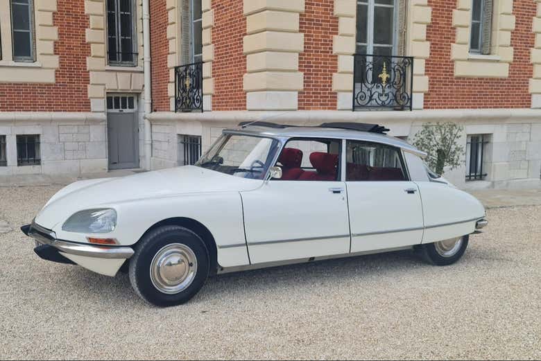 Alla scoperta di Parici a bordo di un'auto vintage