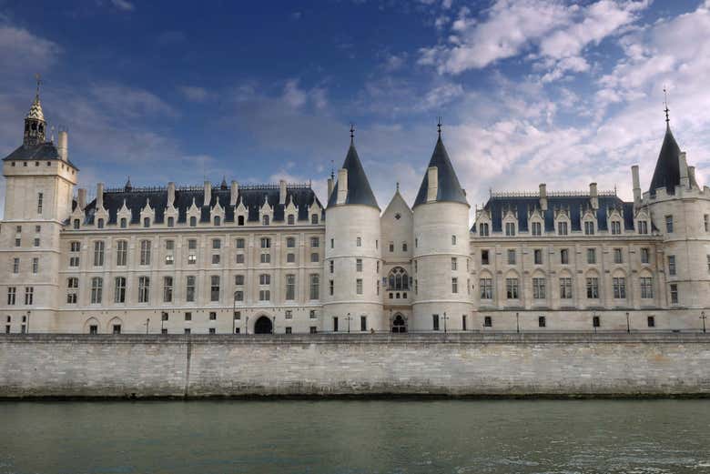 Facciata della Conciergerie di Parigi